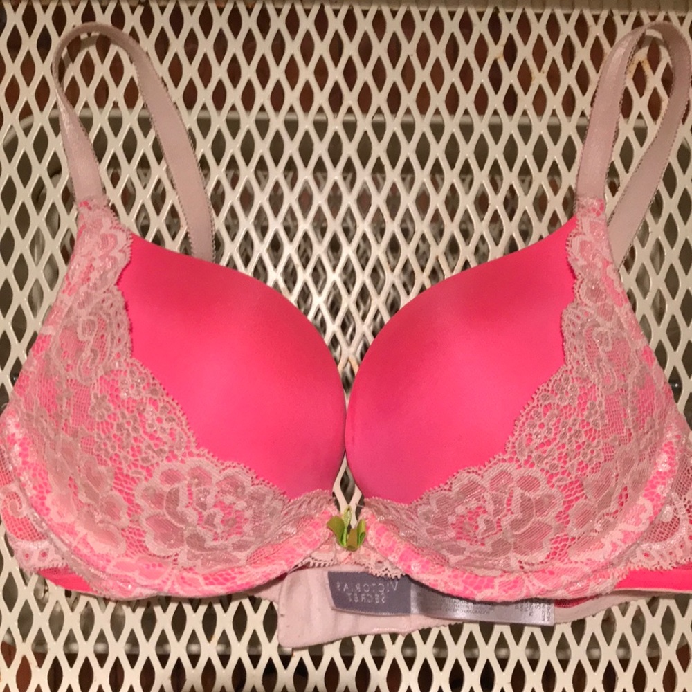 Victoria’s Secret bombshell - 32A